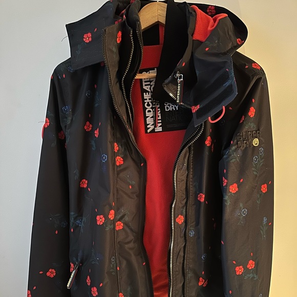 Cny Hooded Sd Windcheater Womens - Picture 2 of 11